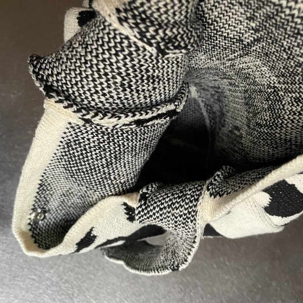 Knit Flower Shoulder Bag in Black & White, NWT. - Picture 8 of 16